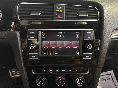 Used 2018 Volkswagen GTI S FWD image 31