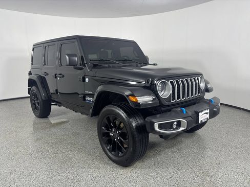 Used 2024 Jeep Wrangler Unlimited Sahara w/ Dual Top Group AWD/4WD image 18