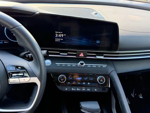 Used 2025 Hyundai Elantra SEL FWD image 21