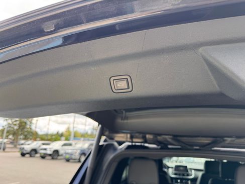 Used 2022 Chevrolet Tahoe Z71 w/ Z71 Off-Road Package AWD/4WD image 19