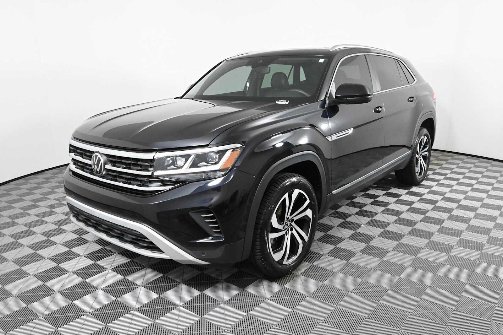 Certified 2023 Volkswagen Atlas Cross Sport SEL AWD/4WD image 2