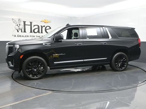 Used 2023 GMC Yukon XL Denali AWD/4WD image 31