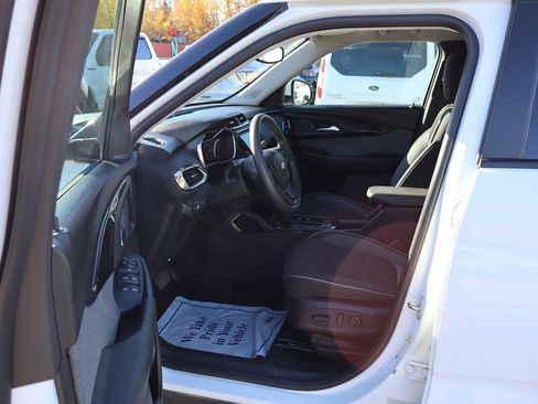 Used 2022 Chevrolet TrailBlazer LT w/ Convenience Package image 9