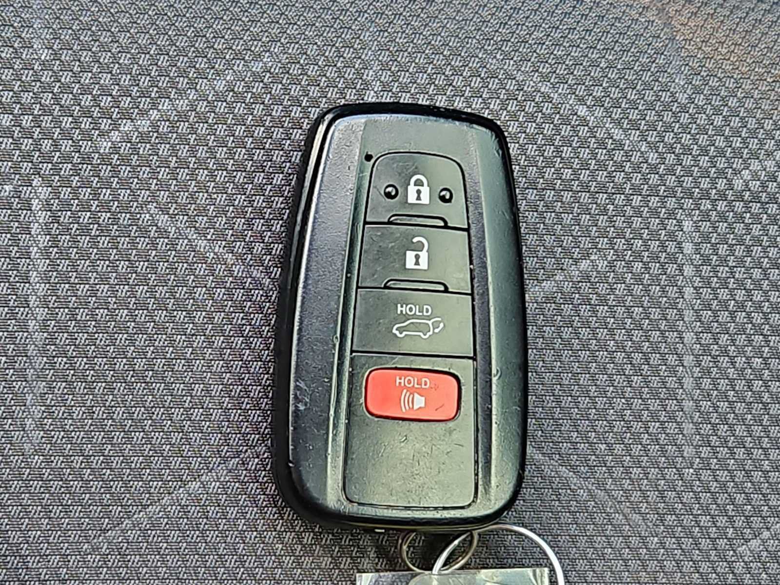 Used 2019 Toyota RAV4 XLE w/ Convenience Package FWD image 25