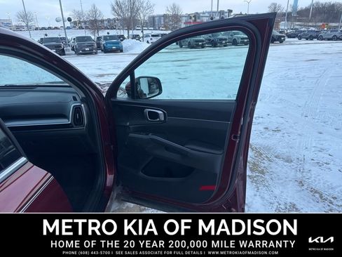 Used 2024 Kia Sorento S w/ Panoramic Sunroof Package image 43