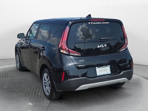 Used 2023 Kia Soul LX FWD image 3
