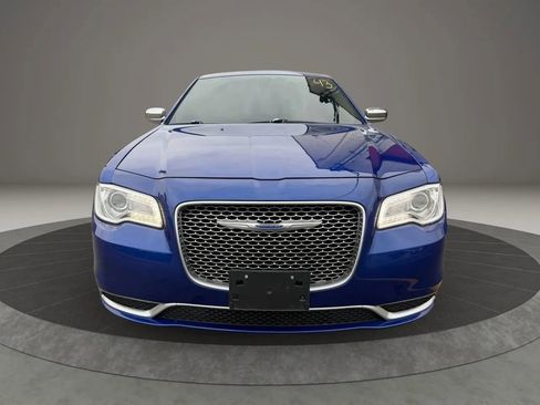 Used 2018 Chrysler 300 Touring w/ Chrome Appearance Package RWD image 2