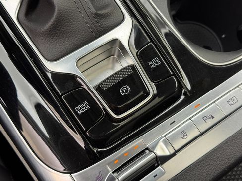 Used 2024 Kia Carnival SX Prestige image 30