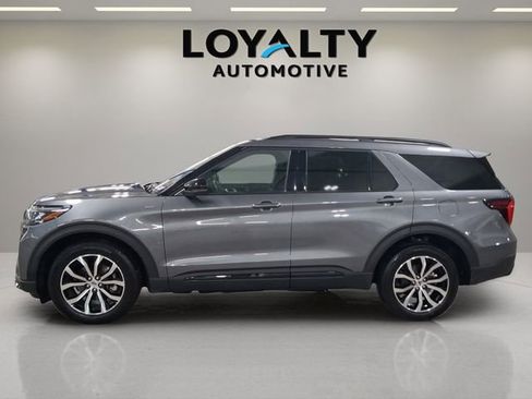 Used 2025 Ford Explorer ST-Line image 2