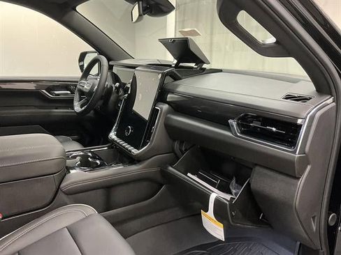 New 2026 GMC Yukon Elevation w/ LPO, Elevation Black Package AWD/4WD image 16