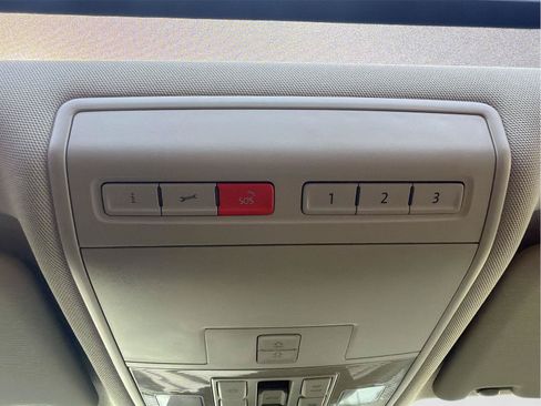 Used 2019 Volkswagen Atlas SEL R-Line FWD image 31