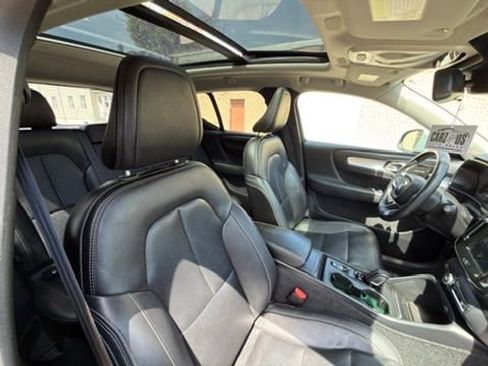 Used 2019 Volvo XC40 T5 Momentum AWD/4WD image 31