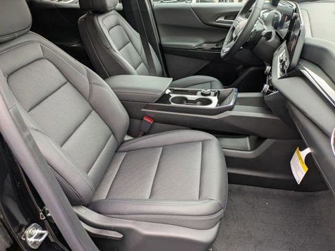 New 2026 Chevrolet Equinox LT w/ Convenience Package II FWD image 30