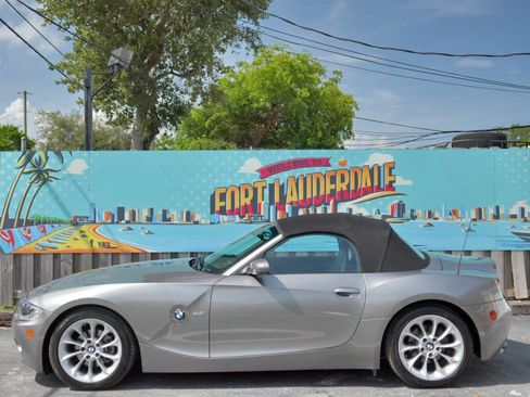 Used 2005 BMW Z4 2.5i image 5