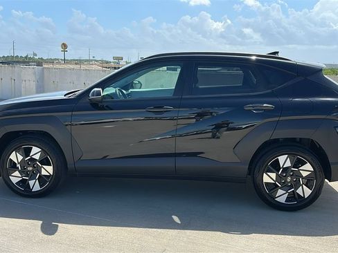 Certified 2025 Hyundai Kona SEL FWD image 9