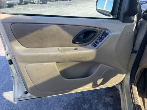 Used 2004 Ford Escape Limited image 22