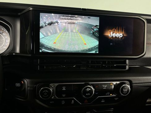 Used 2025 Jeep Wrangler Unlimited Rubicon image 20