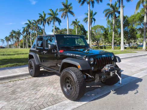 Used 2014 Jeep Wrangler Unlimited Rubicon w/ Connectivity Group AWD/4WD image 1