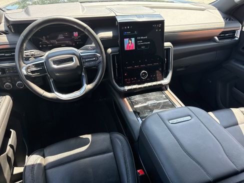 Used 2025 GMC Yukon XL Denali AWD/4WD image 18
