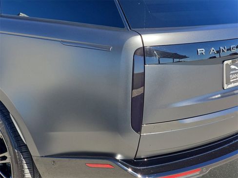 Certified 2025 Land Rover Range Rover SE image 36