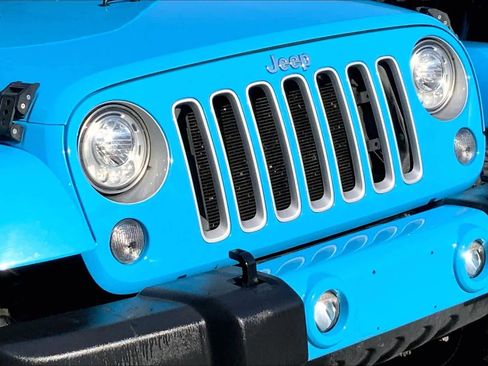 Certified 2017 Jeep Wrangler Unlimited Sahara w/ Dual Top Group image 26