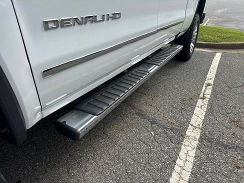 Used 2019 GMC Sierra 2500 Denali w/ Duramax Plus Package AWD/4WD image 8