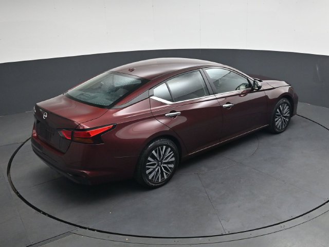 Used 2025 Nissan Altima 2.5 SV FWD image 24