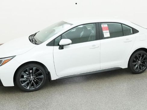 Used 2026 Toyota Corolla SE FWD image 5