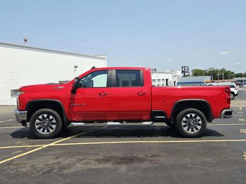 Used 2022 Chevrolet Silverado 2500 LT w/ Convenience Package AWD/4WD image 2