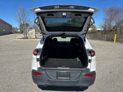 Used 2018 Jeep Cherokee Latitude Plus image 28