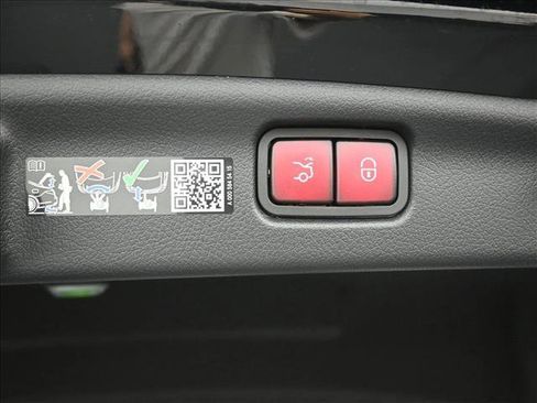 Certified 2025 Mercedes-Benz C 300 4MATIC Sedan image 23