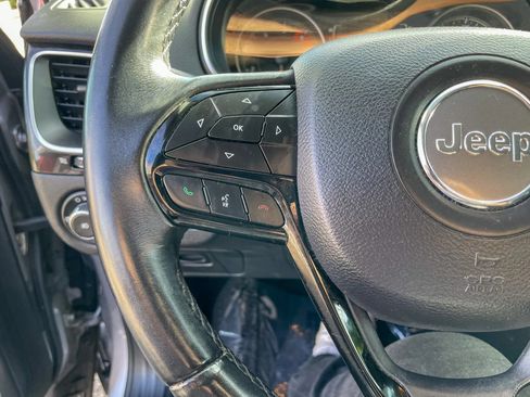 Used 2019 Jeep Cherokee Latitude Plus AWD/4WD image 15