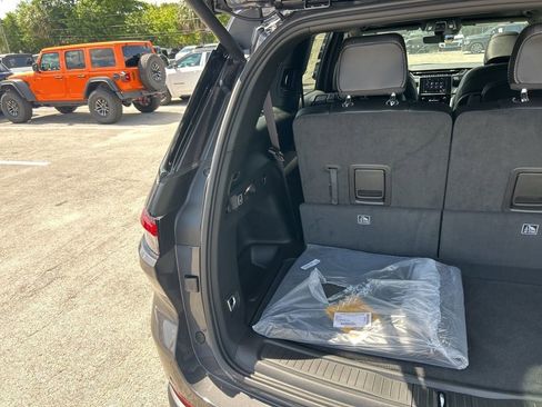 New 2025 Jeep Grand Cherokee L Altitude image 30