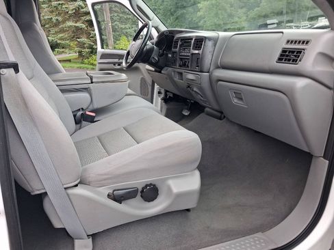 Used 2005 Ford Excursion XLT AWD/4WD image 23