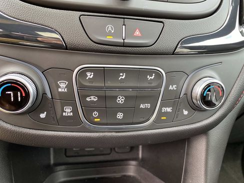 Used 2022 Chevrolet Equinox RS w/ RS Leather Package image 15