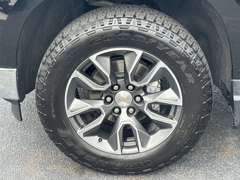 Used 2023 Chevrolet Silverado 1500 LT AWD/4WD image 13