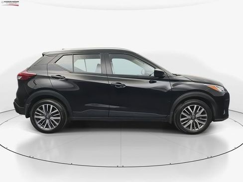 Used 2024 Nissan Kicks SV image 11