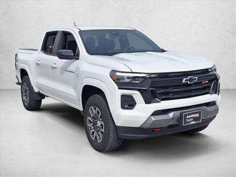 Used 2024 Chevrolet Colorado Z71 w/ Z71 Convenience Package 2 image 3