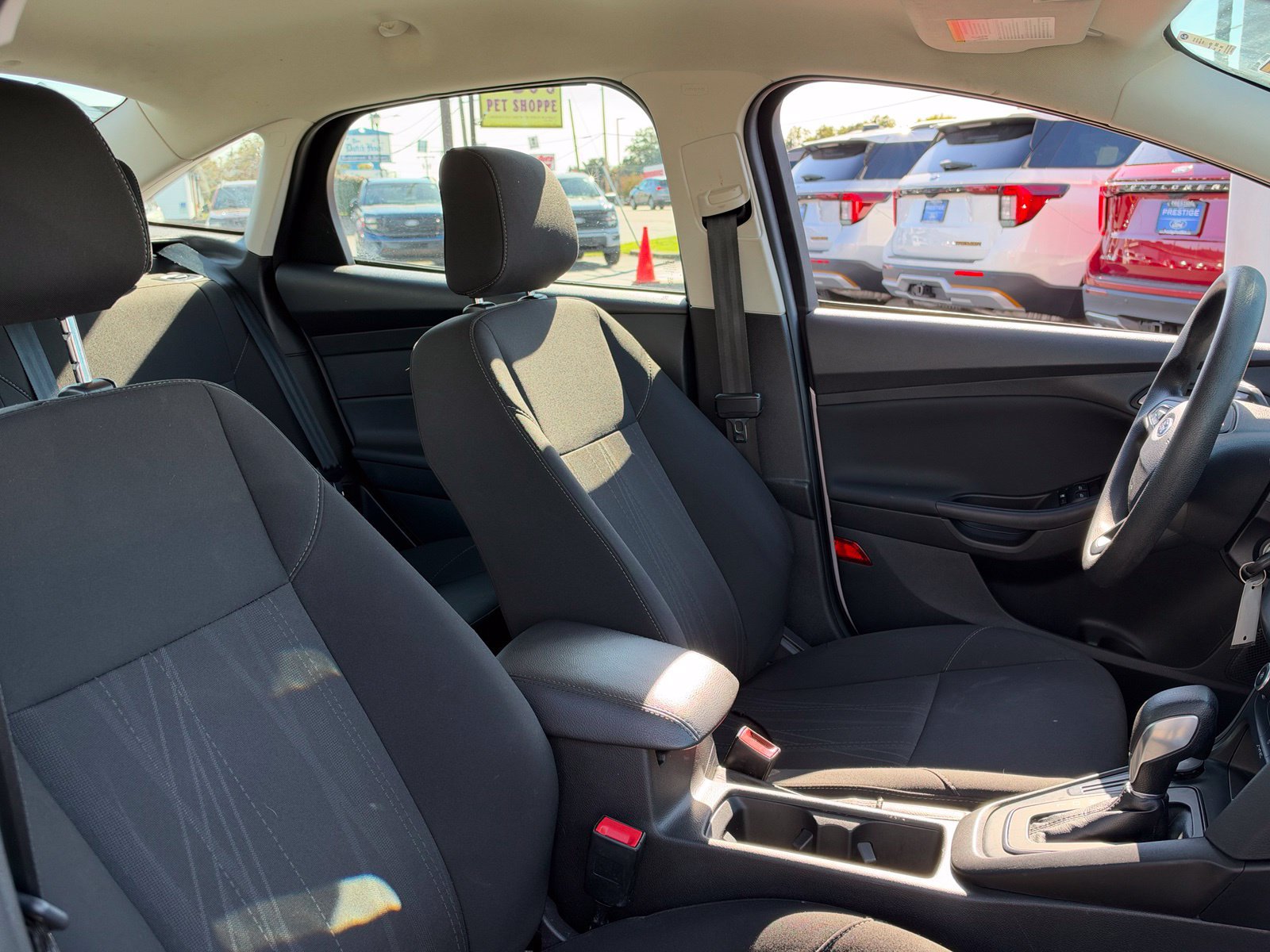 Used 2018 Ford Focus SE FWD image 30