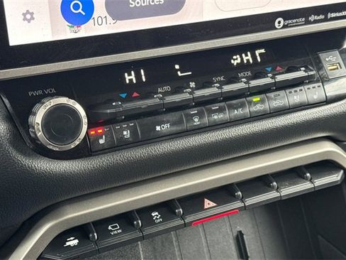 Used 2023 Toyota Tundra Limited image 31