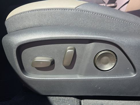 New 2026 Chevrolet Equinox LT image 12