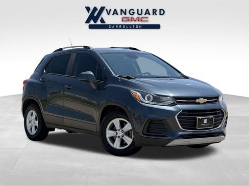 Used 2021 Chevrolet Trax LT w/ LT Convenience Package FWD image 1