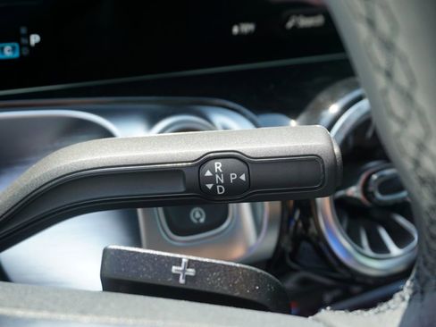 New 2025 Mercedes-Benz GLB 250 4MATIC image 30