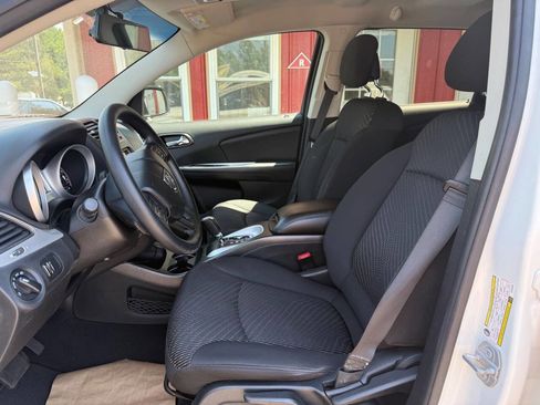 Used 2017 Dodge Journey SE w/ Flexible Seating Group FWD image 5