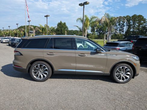 New 2025 Lincoln Aviator 2WD w/ Equipment Group 101A image 4