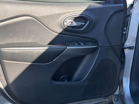 Used 2020 Jeep Cherokee Latitude Plus image 23