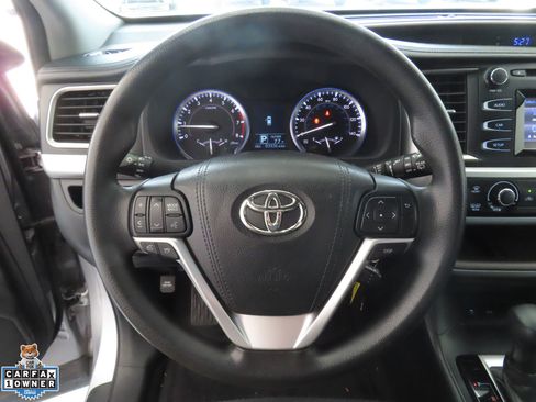 Used 2016 Toyota Highlander LE FWD image 15