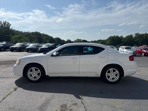 Used 2013 Dodge Avenger SXT FWD image 1