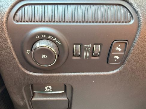 Used 2024 Jeep Wagoneer L Series II w/ Flexible Seating Group AWD/4WD image 23