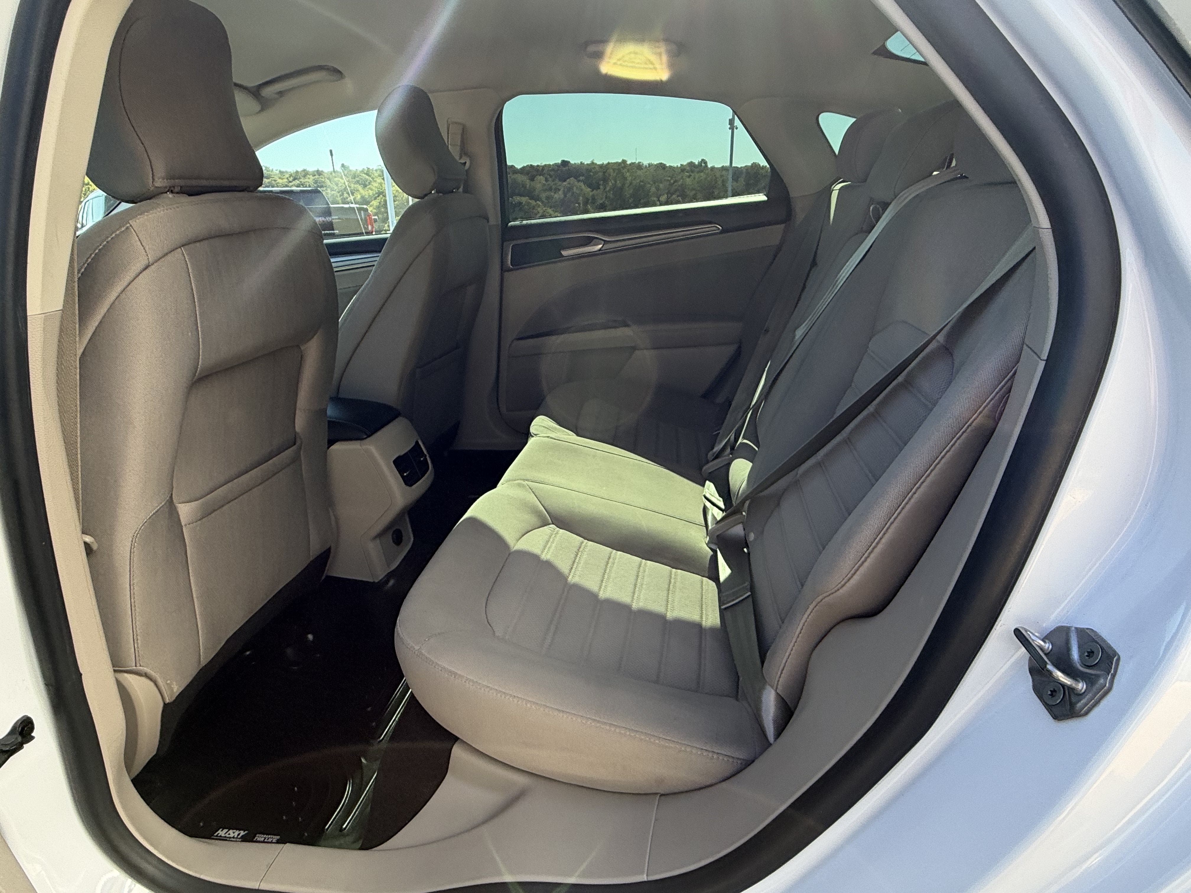 Used 2019 Ford Fusion SE FWD image 9
